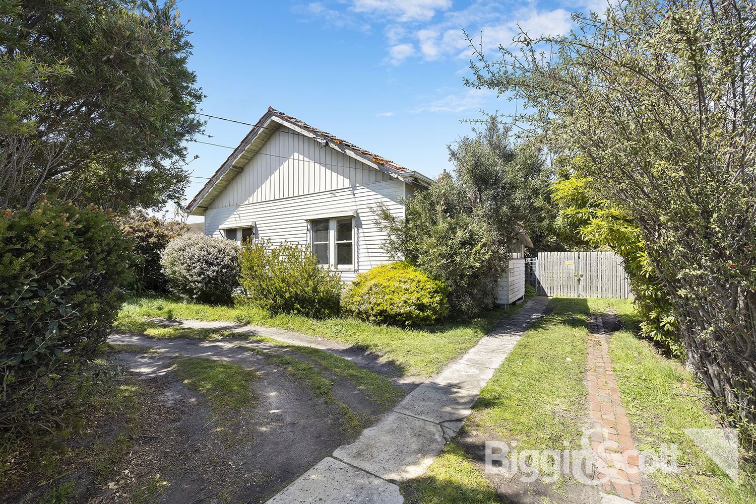 3 bedrooms House in 10 Isabella  Street PARKDALE VIC, 3195