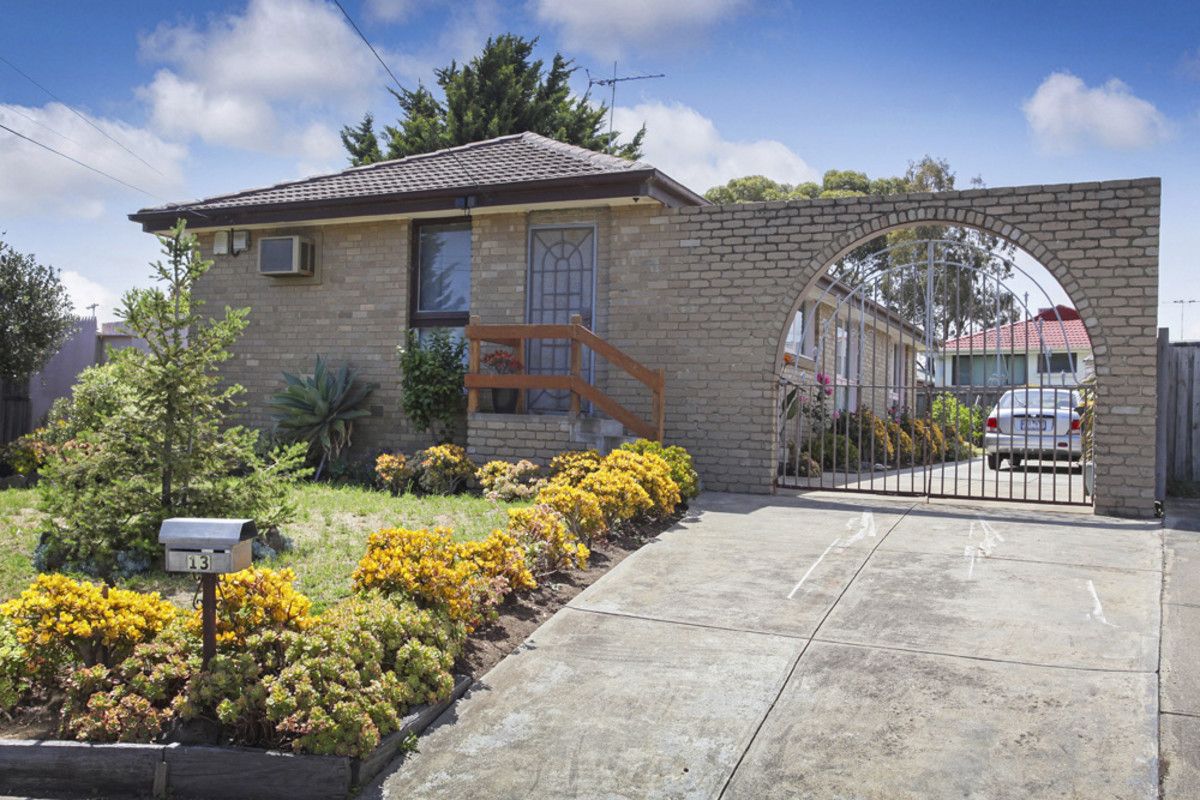 13 Glenrosa Court, St Albans VIC 3021, Image 2