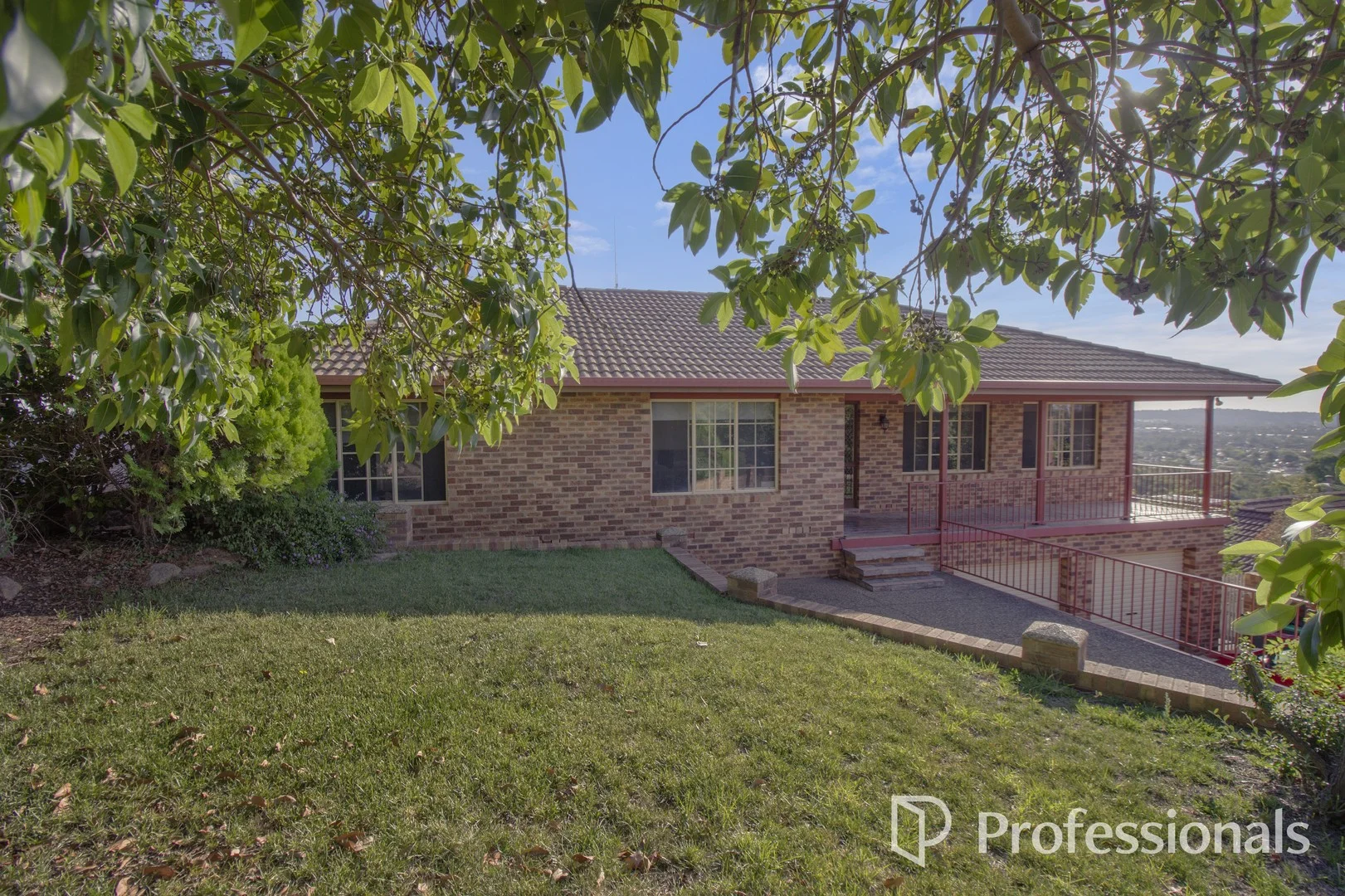 32 McCoullough Drive, Tolland NSW 2650