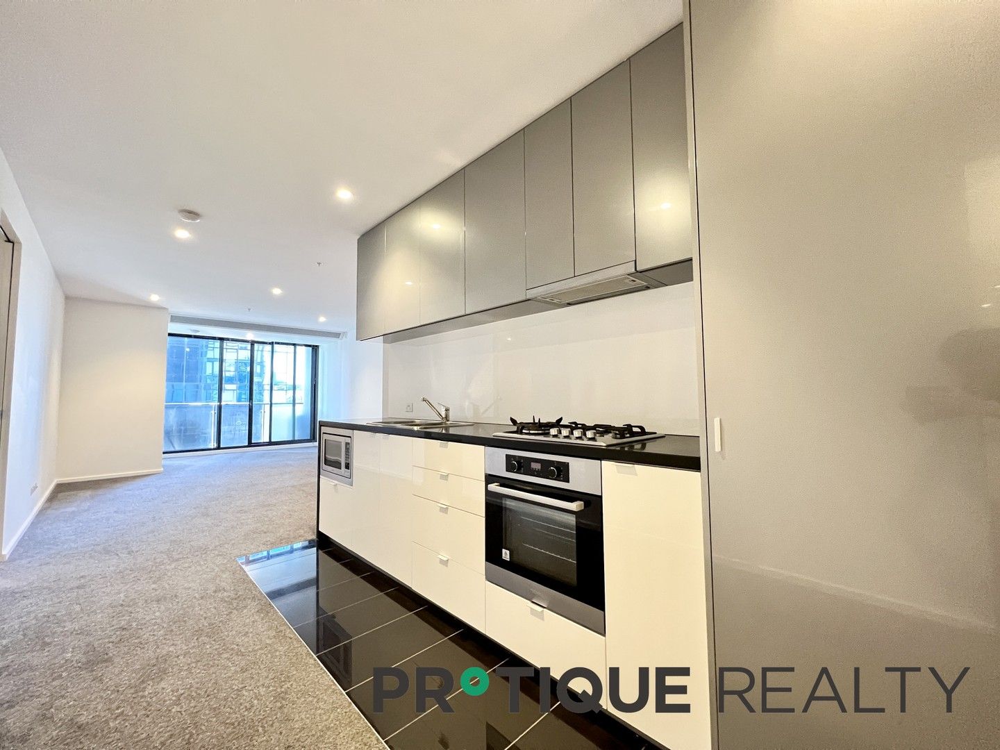 2 bedrooms Apartment / Unit / Flat in 1712/151 City Road SOUTHBANK VIC, 3006