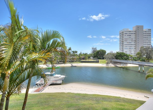 8/22 Dunlop Court, Mermaid Waters QLD 4218