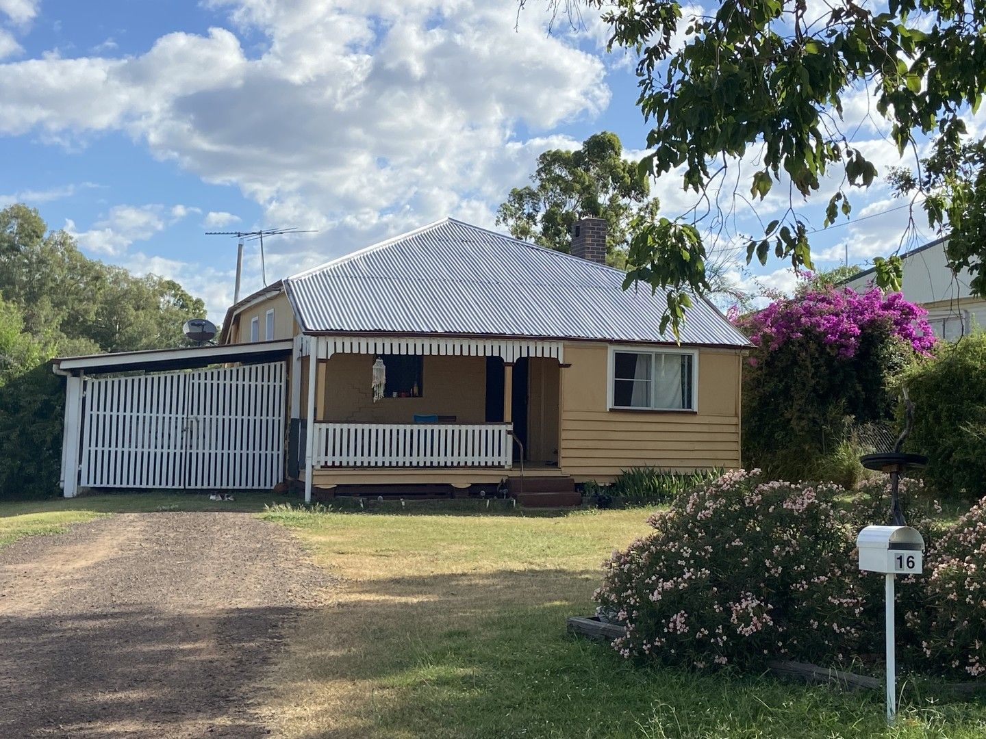 3 bedrooms House in 16 Matheson Street DALBY QLD, 4405