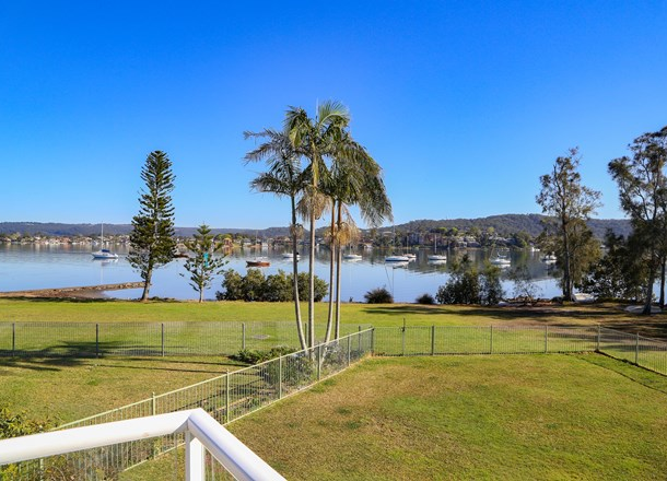 13 Bayside Drive, Green Point NSW 2251