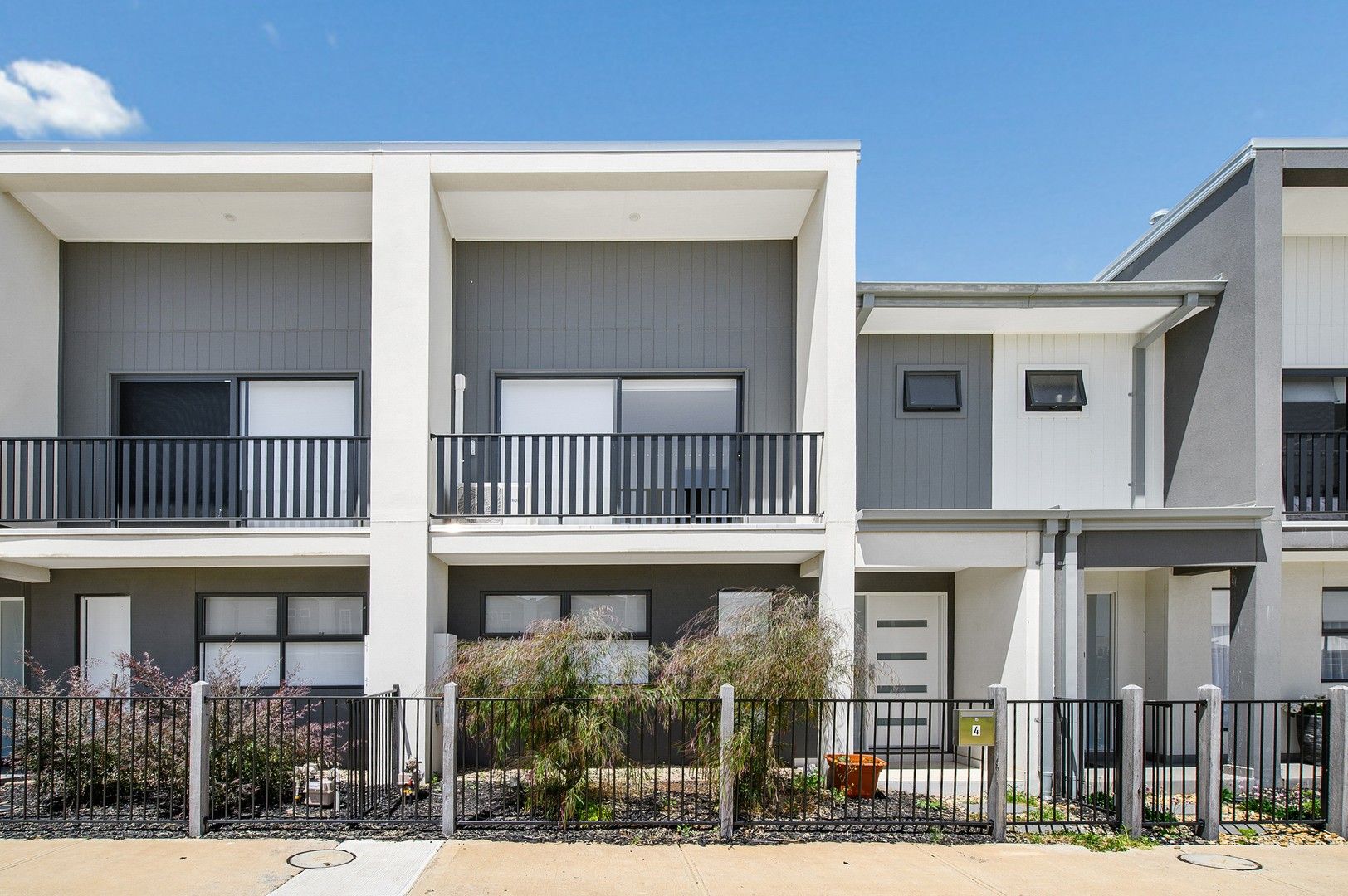 3 bedrooms House in 4 Stroll Lane FRASER RISE VIC, 3336