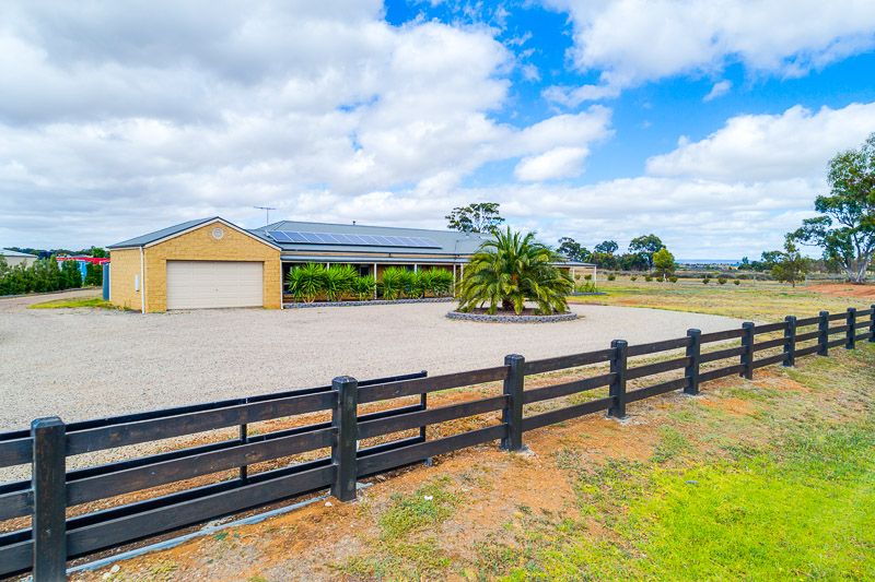 14 Ruxton Way, Hopetoun Park VIC 3340, Image 0