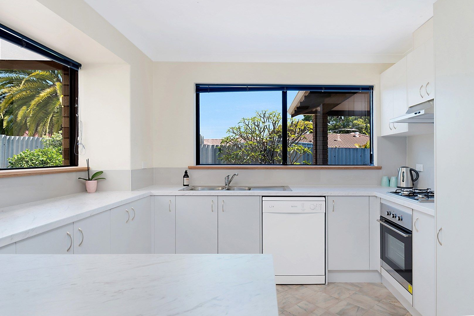 3 bedrooms House in 76 Murchison Way GOSNELLS WA, 6110