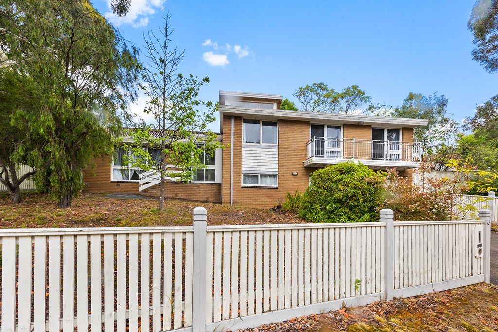 8 Mansfield Avenue, Mount Clear VIC 3350