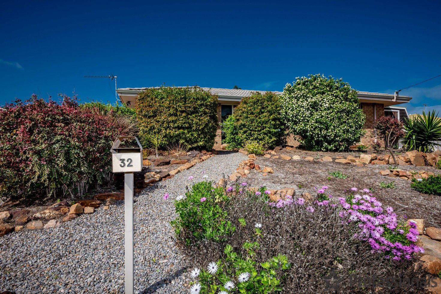 32 River Drive, Cape Burney WA 6532 Domain