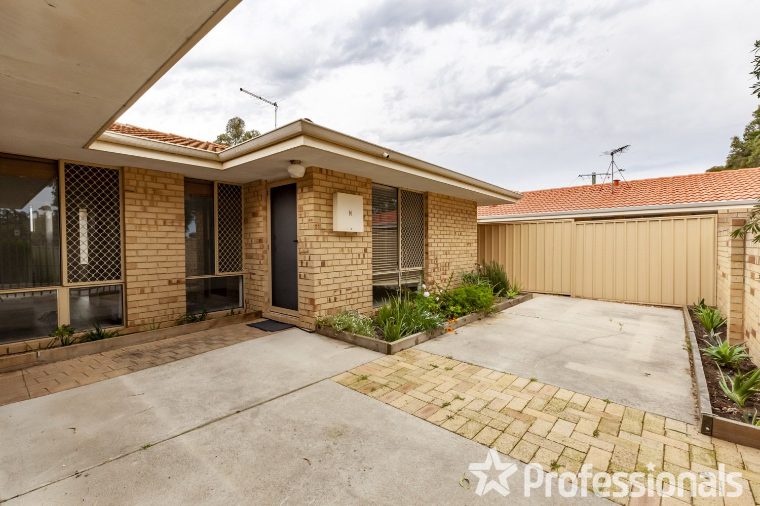 3 bedrooms Apartment / Unit / Flat in 8/44 Seventh Rd ARMADALE WA, 6112