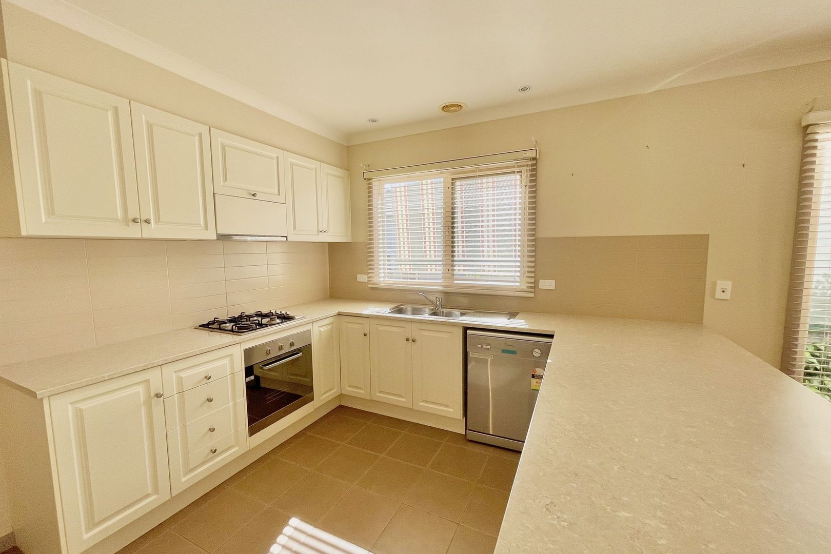 9 Kingfisher Drive, Wangaratta VIC 3677 House For Rent Domain