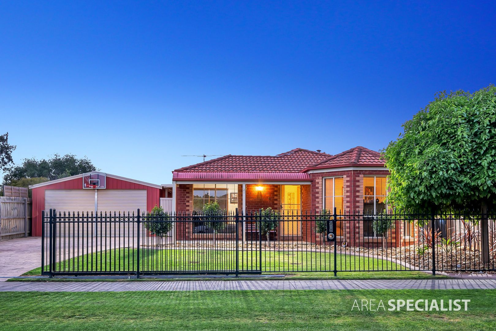 21 Brentwood Drive, Cranbourne North Property History & Address