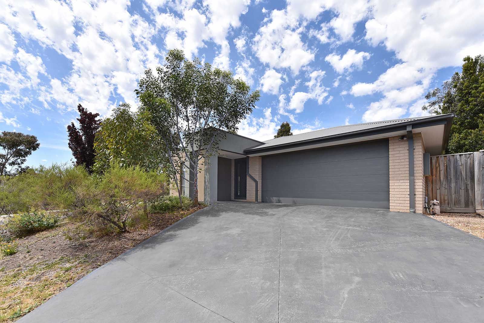 4 bedrooms House in 1 Oswin Court SUNBURY VIC, 3429
