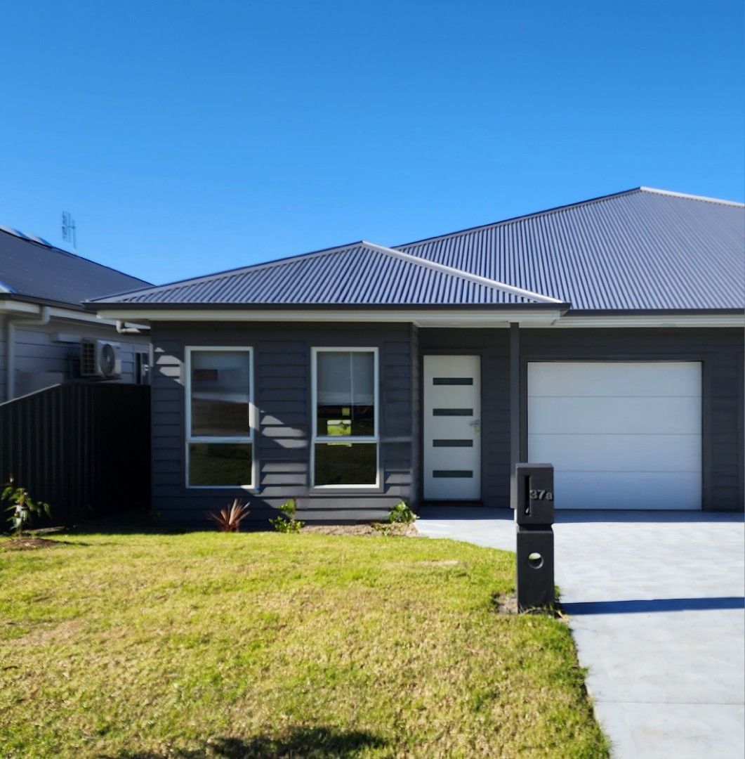 4 bedrooms Duplex in 37a Lancing Ave SUSSEX INLET NSW, 2540