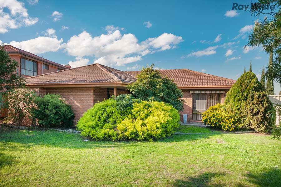 4 bedrooms House in 1 Ivy Tower Court TAYLORS LAKES VIC, 3038