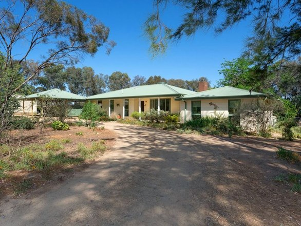 4 Birch Road, Lake Albert NSW 2650