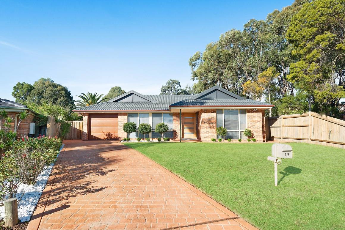 Picture of 19 Richlands Place, PRESTONS NSW 2170