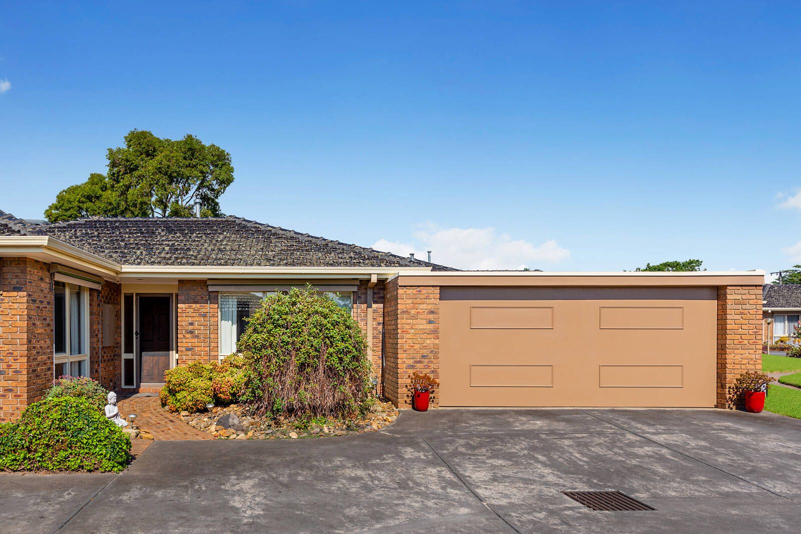 8/2-4 Greenview Close, Dingley Village VIC 3172, Image 0