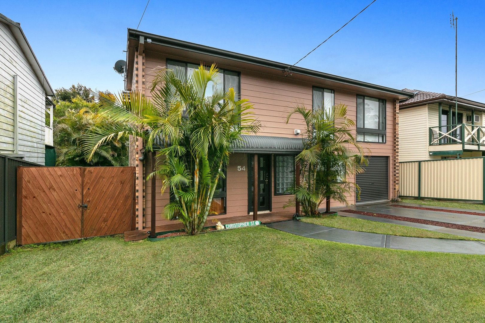 4 bedrooms House in 54 Yeramba Road SUMMERLAND POINT NSW, 2259