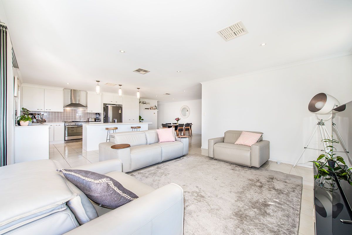 77 Esperance Boulevard, Seaford Rise SA 5169