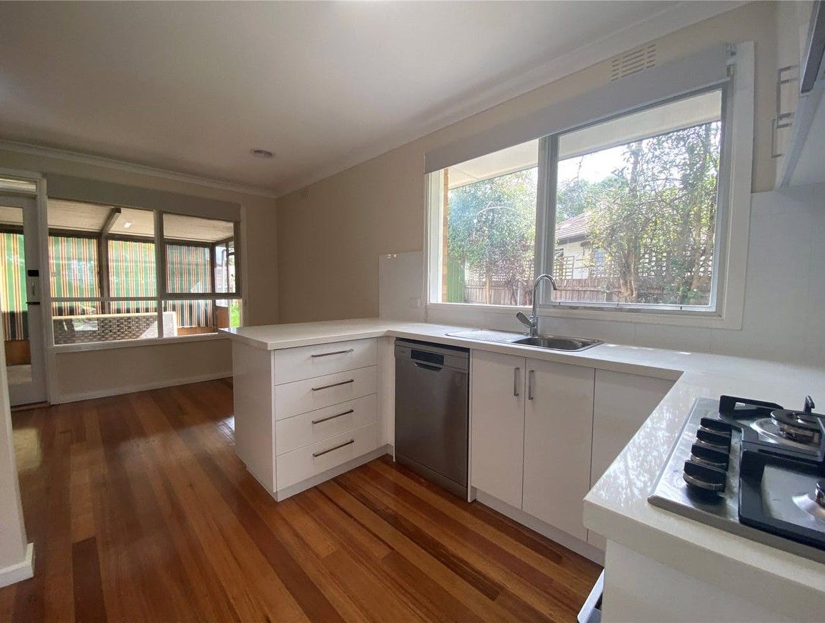 3 bedrooms House in 6 Oxley Close GLEN WAVERLEY VIC, 3150