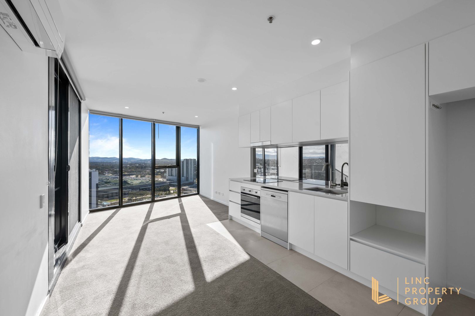 2115/3 Grazier Lane, Belconnen ACT 2617, Image 2