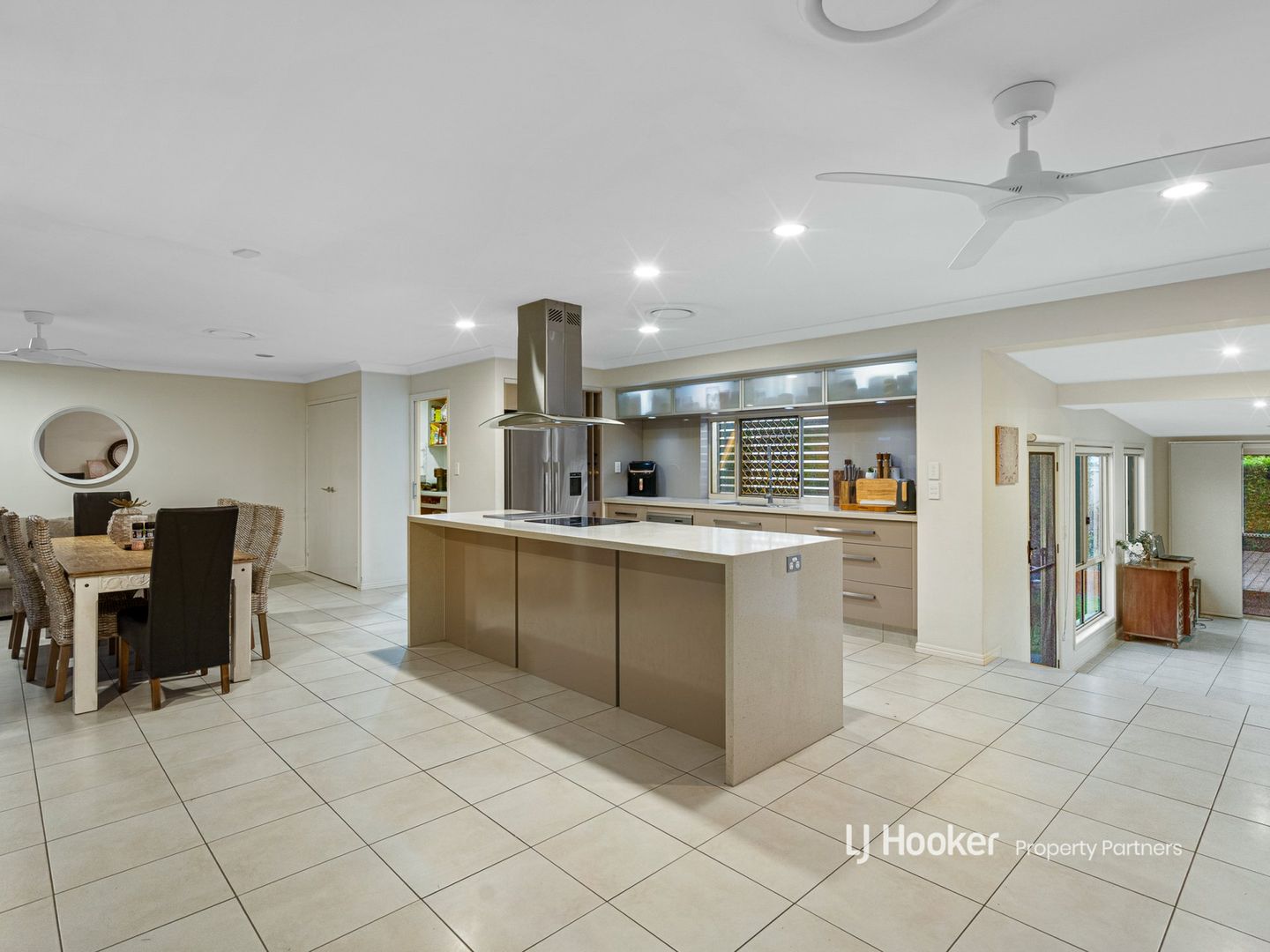 127 Sheehan Avenue, Hope Island QLD 4212, Image 2