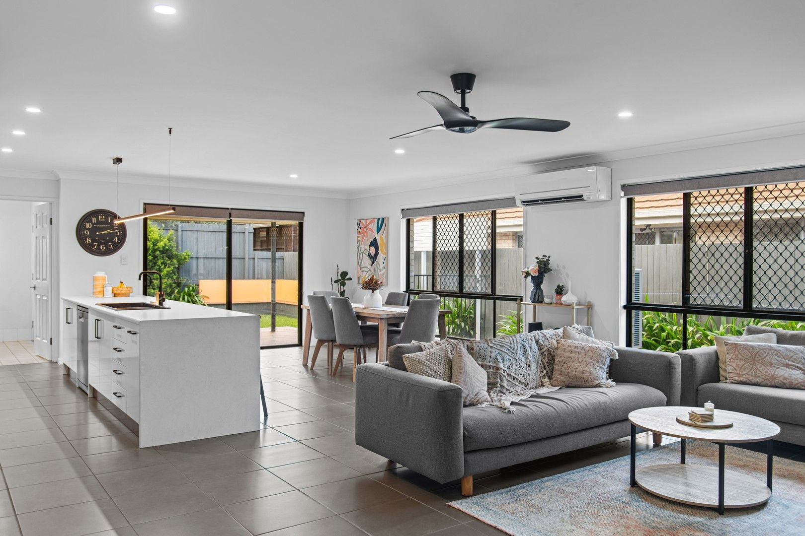 4 bedrooms House in 11 Como Circuit WARNER QLD, 4500