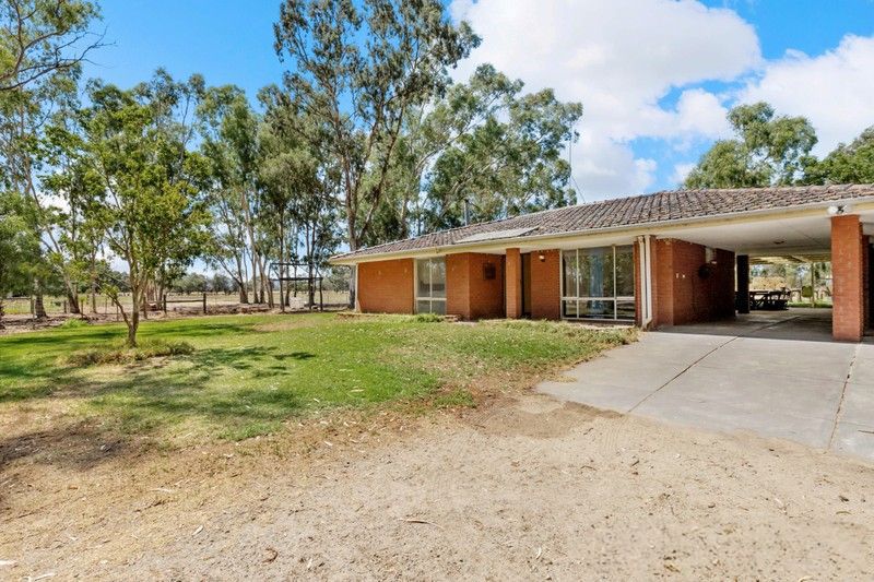 4 bedrooms Acreage / Semi-Rural in 35 Malek Drive MARDELLA WA, 6125