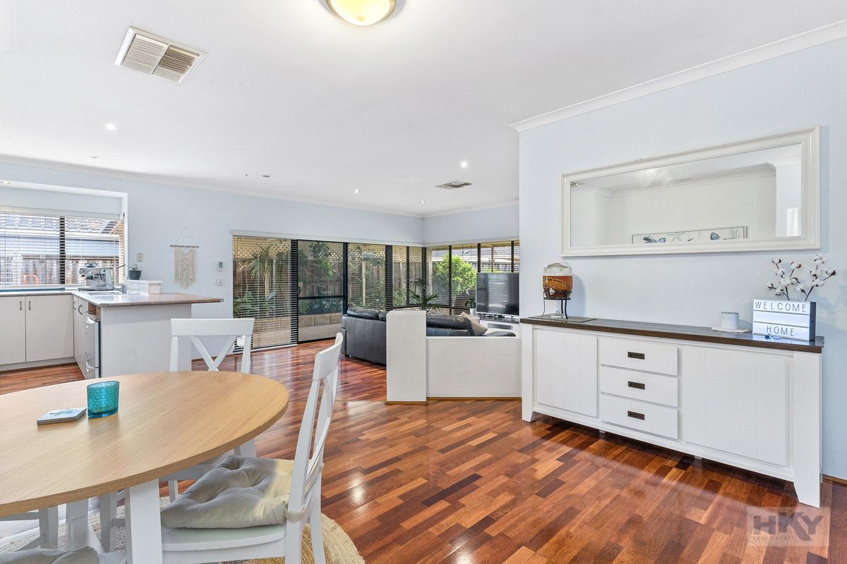 4 bedrooms House in 21 Rossini Circle ELLENBROOK WA, 6069