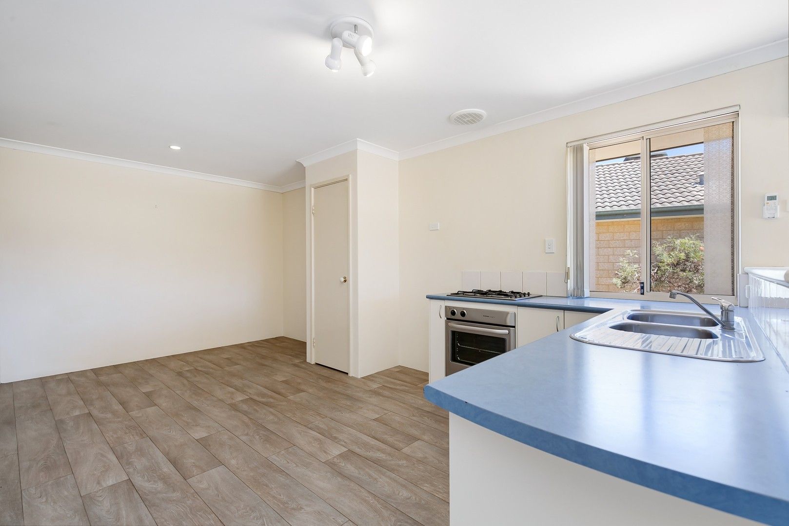 3 bedrooms Villa in 27A Boundary Road DUDLEY PARK WA, 6210