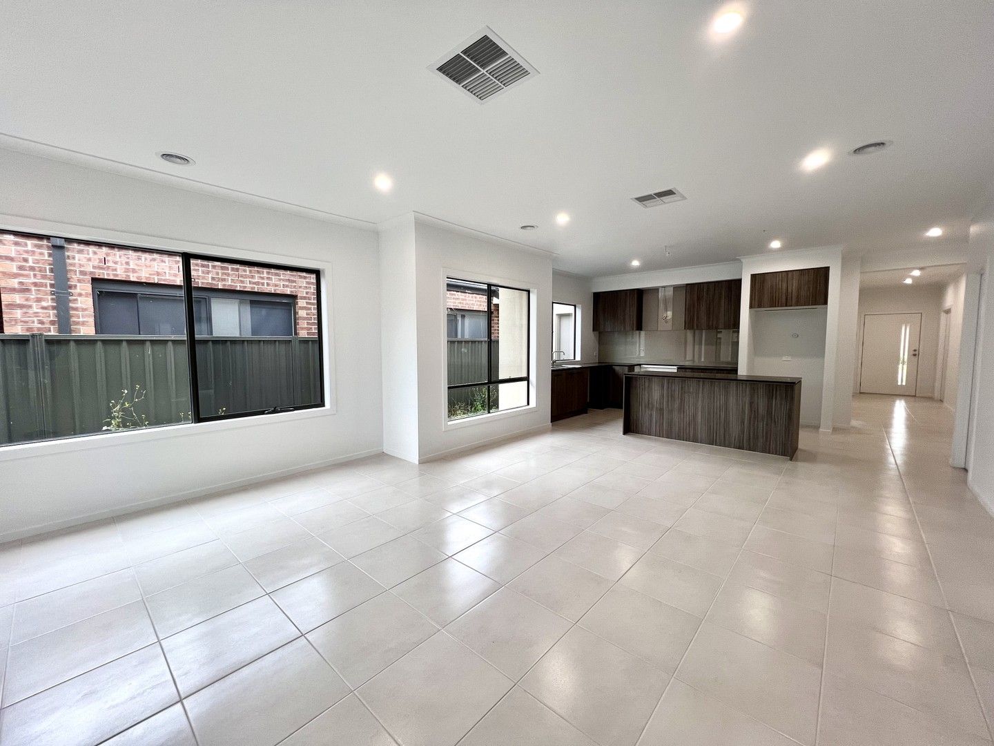 4 bedrooms House in 19 Bratan Way TRUGANINA VIC, 3029