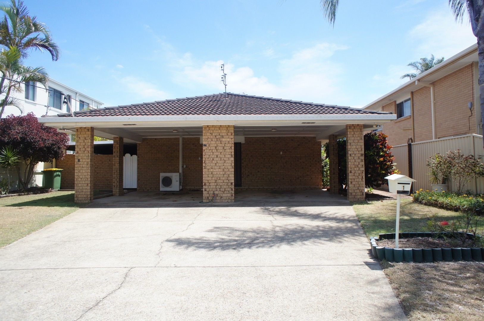 2 bedrooms Duplex in 1/27 Scoter Avenue PARADISE POINT QLD, 4216