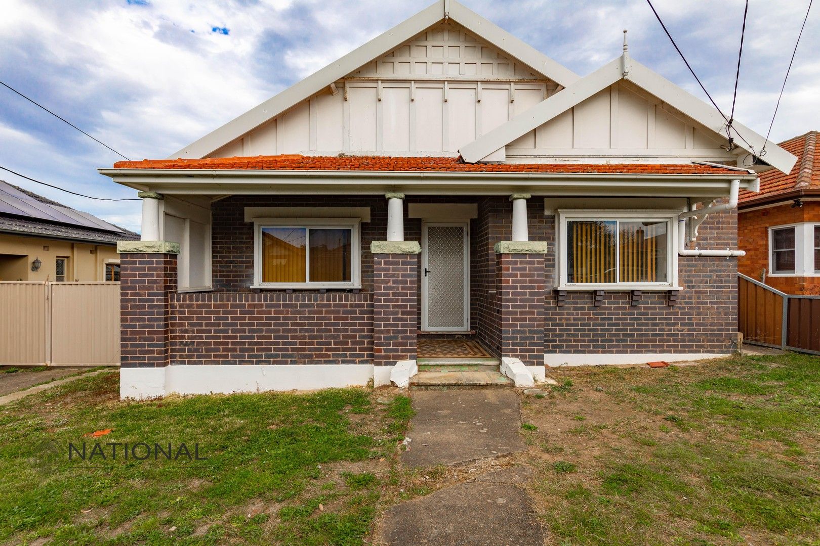 3 bedrooms House in 10 Locksley Avenue MERRYLANDS NSW, 2160