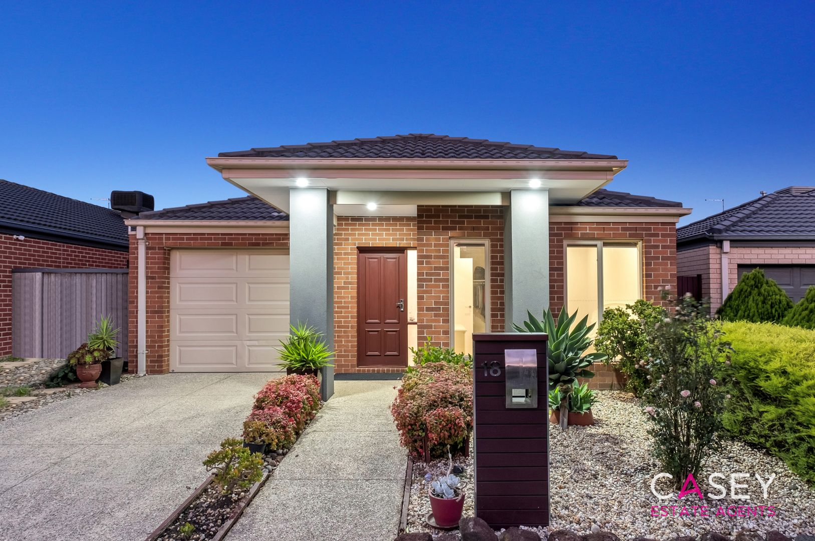 18 Fieldstone Crescent, Cranbourne North VIC 3977, Image 1