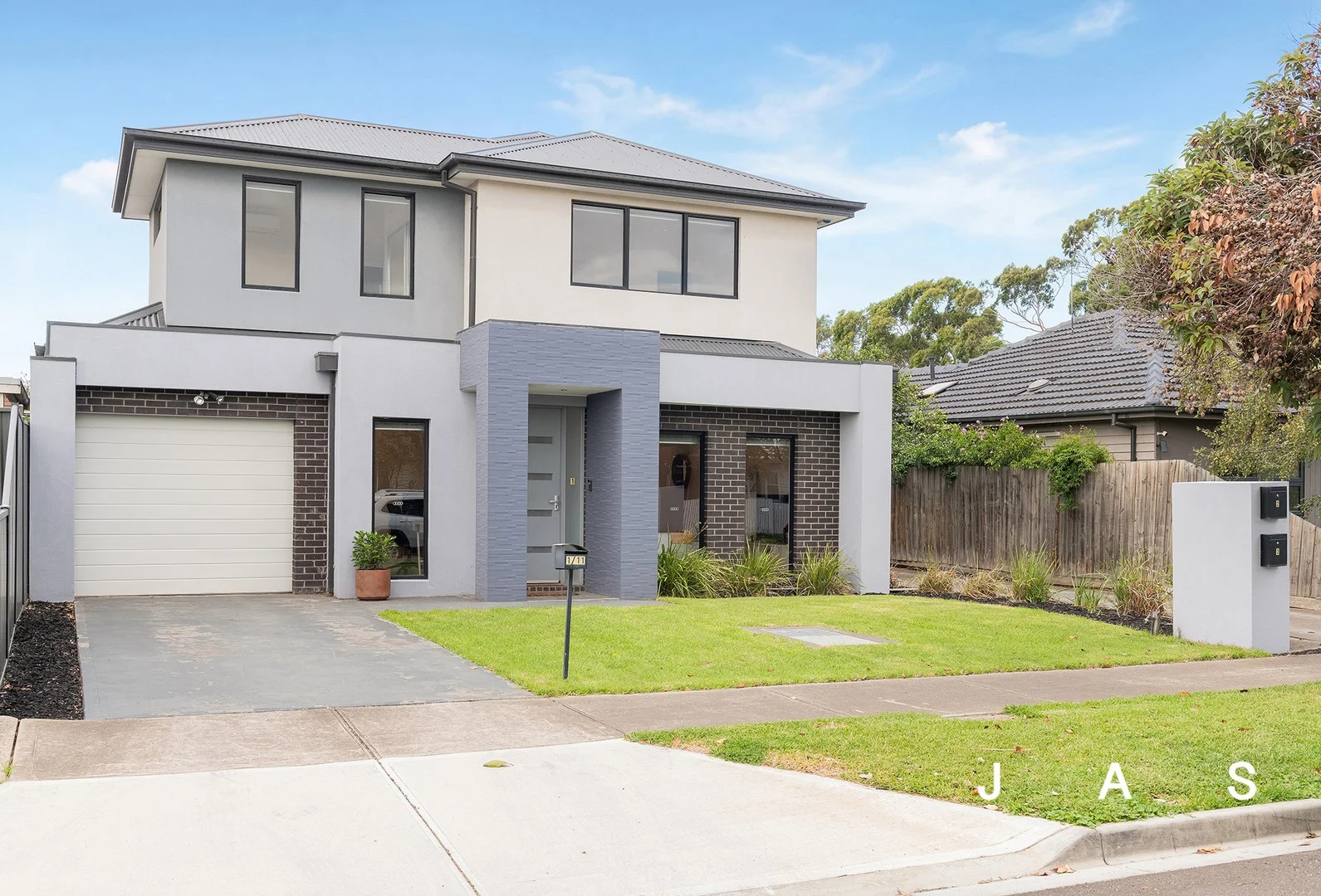 1/11 Almond Avenue, Brooklyn VIC 3012