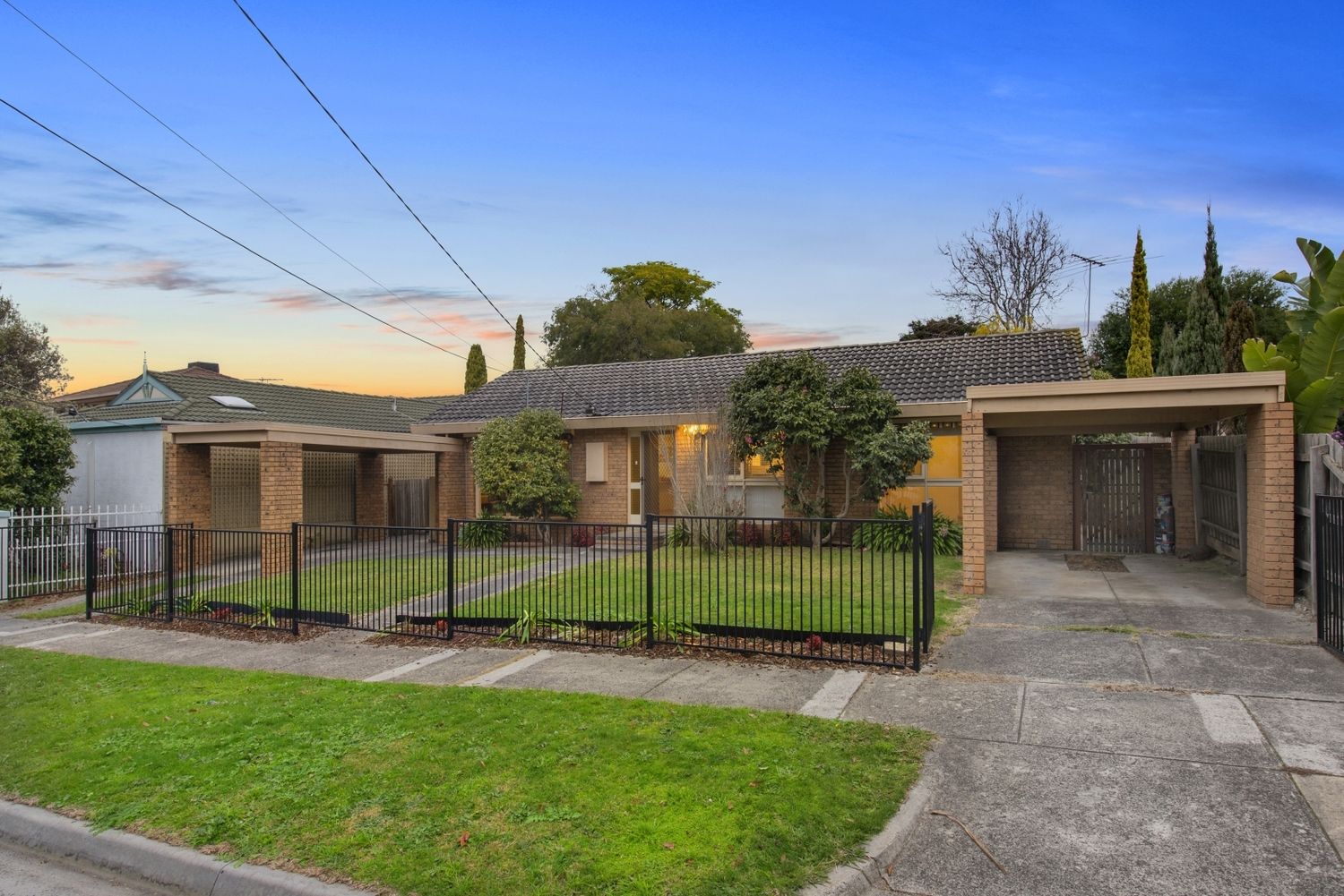 8 Lipton Drive, Dandenong North Property History & Address Research