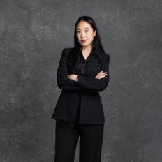 Kaylee Ho, Sales representative