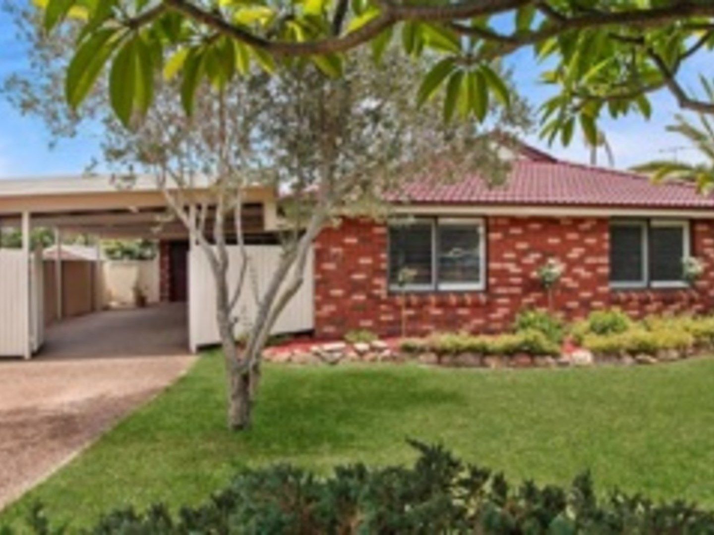 11 Glen Davis Avenue, Bossley Park NSW 2176, Image 0