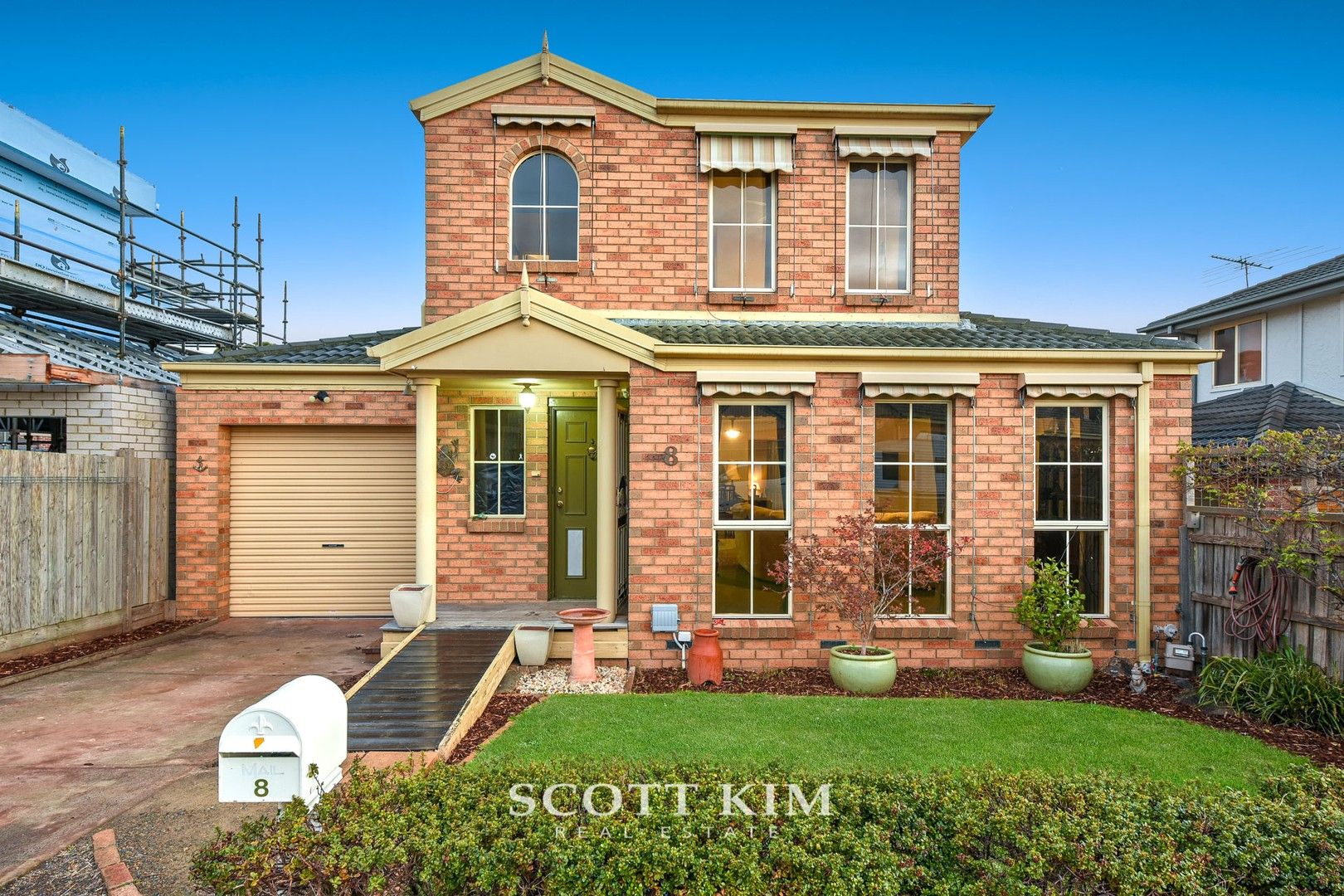 3 bedrooms Townhouse in 8 Alison Street MOUNT WAVERLEY VIC, 3149