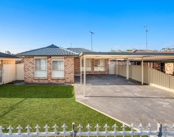 8 Robson Crescent, St Helens Park NSW 2560