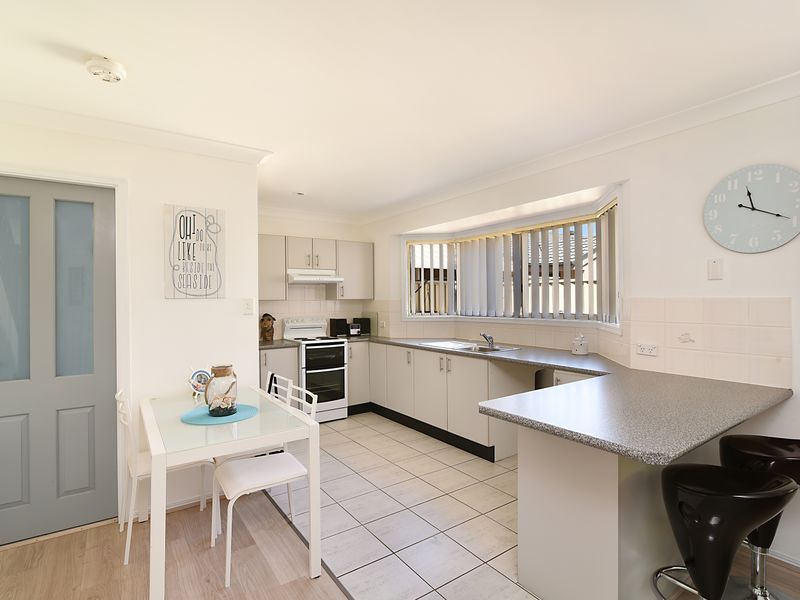 Unit 4/3 Lakeview Street, Toukley NSW 2263, Image 2