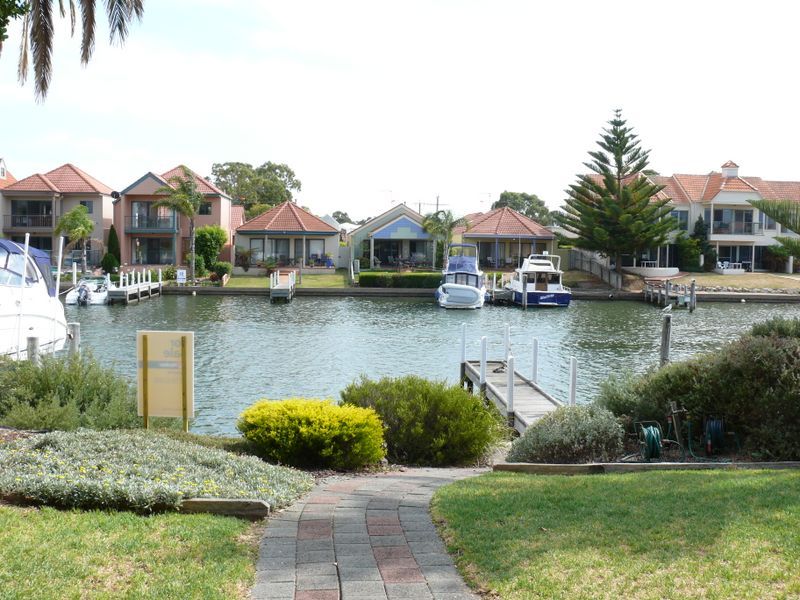 2/14 Victoria Street, Paynesville VIC 3880, Image 1