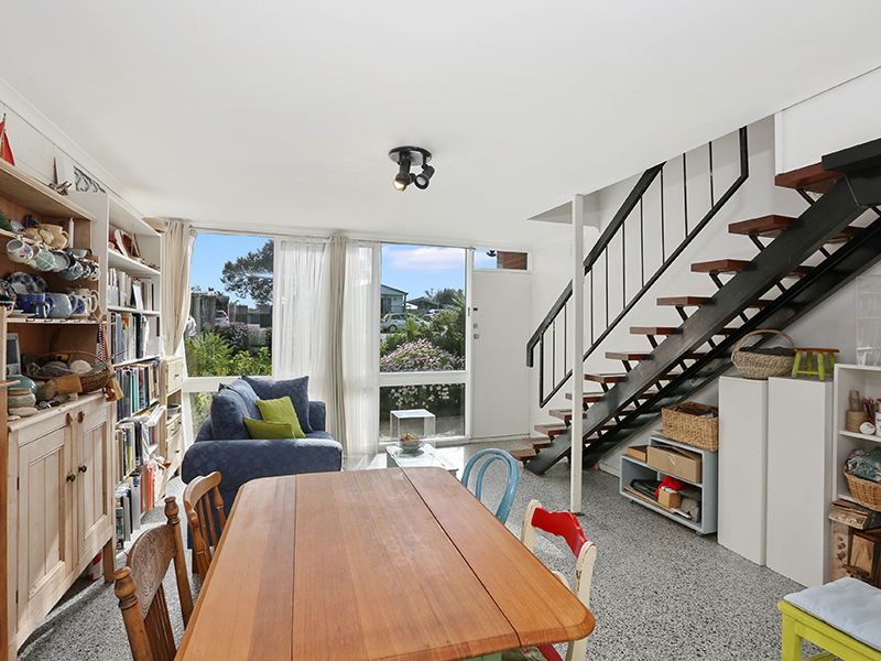 1/1 Holman Crt, Breakwater VIC 3219, Image 2