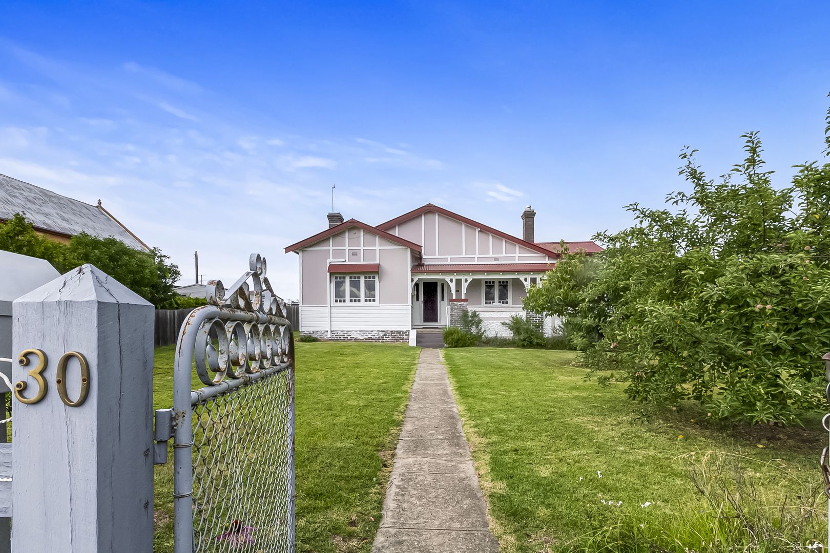 30 Bridge St, Uralla NSW 2358 Domain