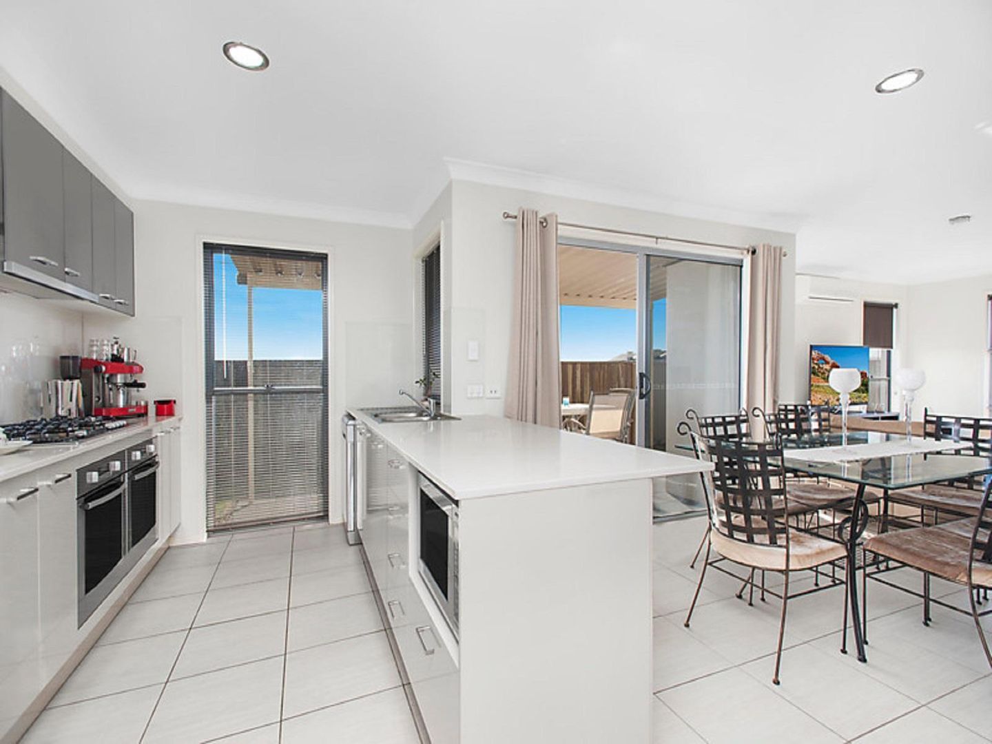 2/16 Argus Court, Middle Ridge QLD 4350, Image 2