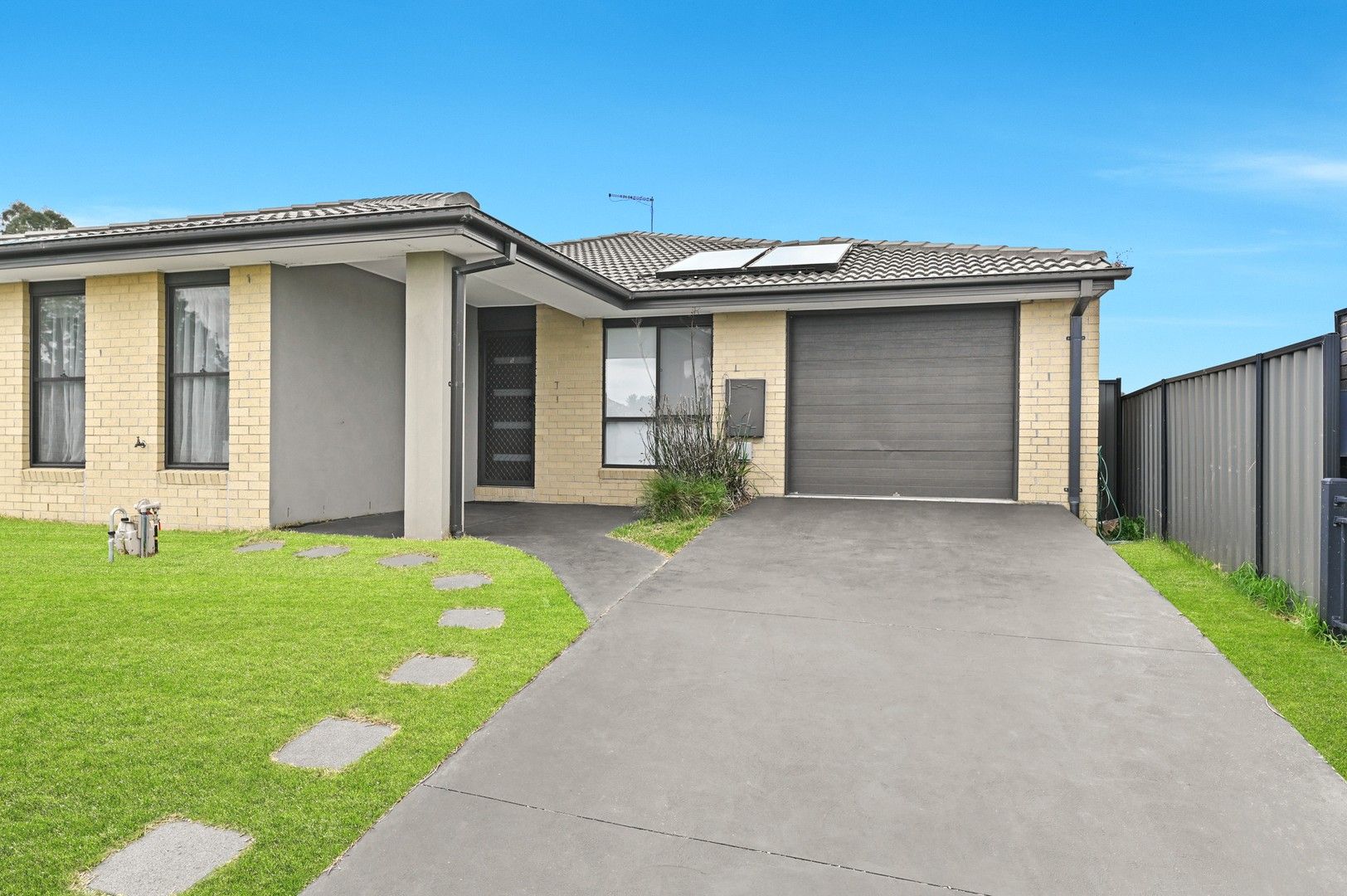 2 bedrooms Apartment / Unit / Flat in 39B Windermere Boulevard PAKENHAM VIC, 3810