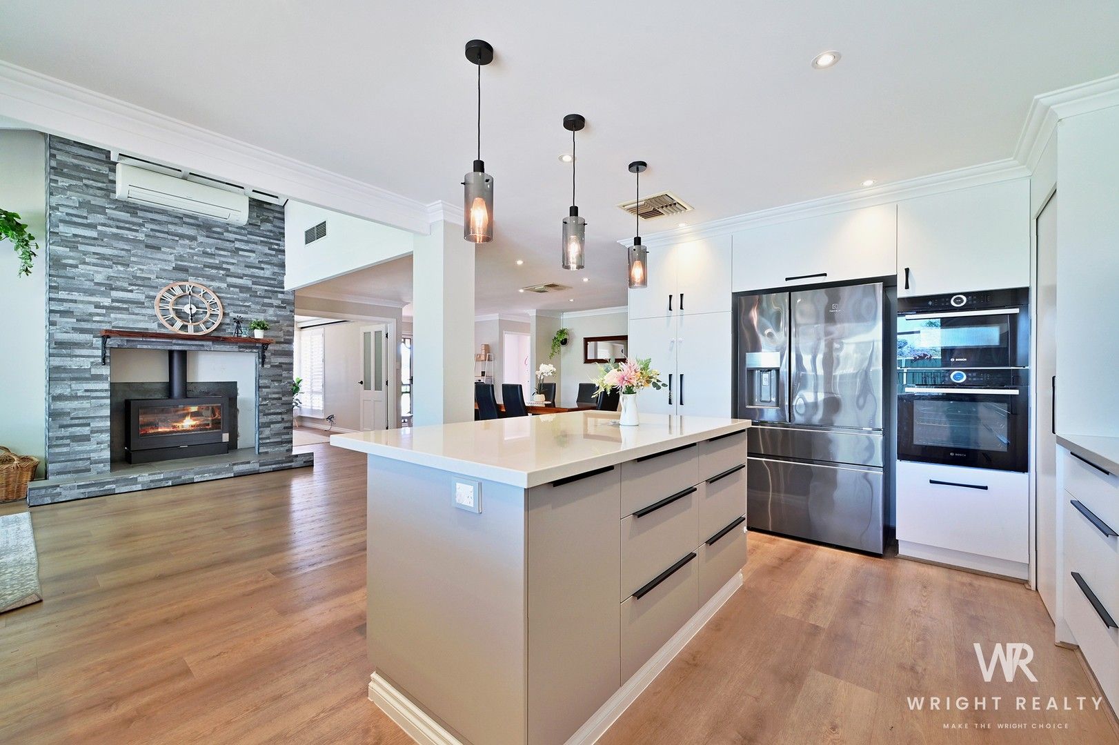 4 bedrooms House in 24 Newhaven Place KINGSLEY WA, 6026