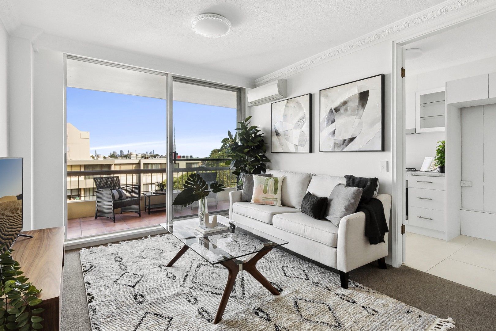 2 bedrooms Apartment / Unit / Flat in 705/8 Broughton Road ARTARMON NSW, 2064