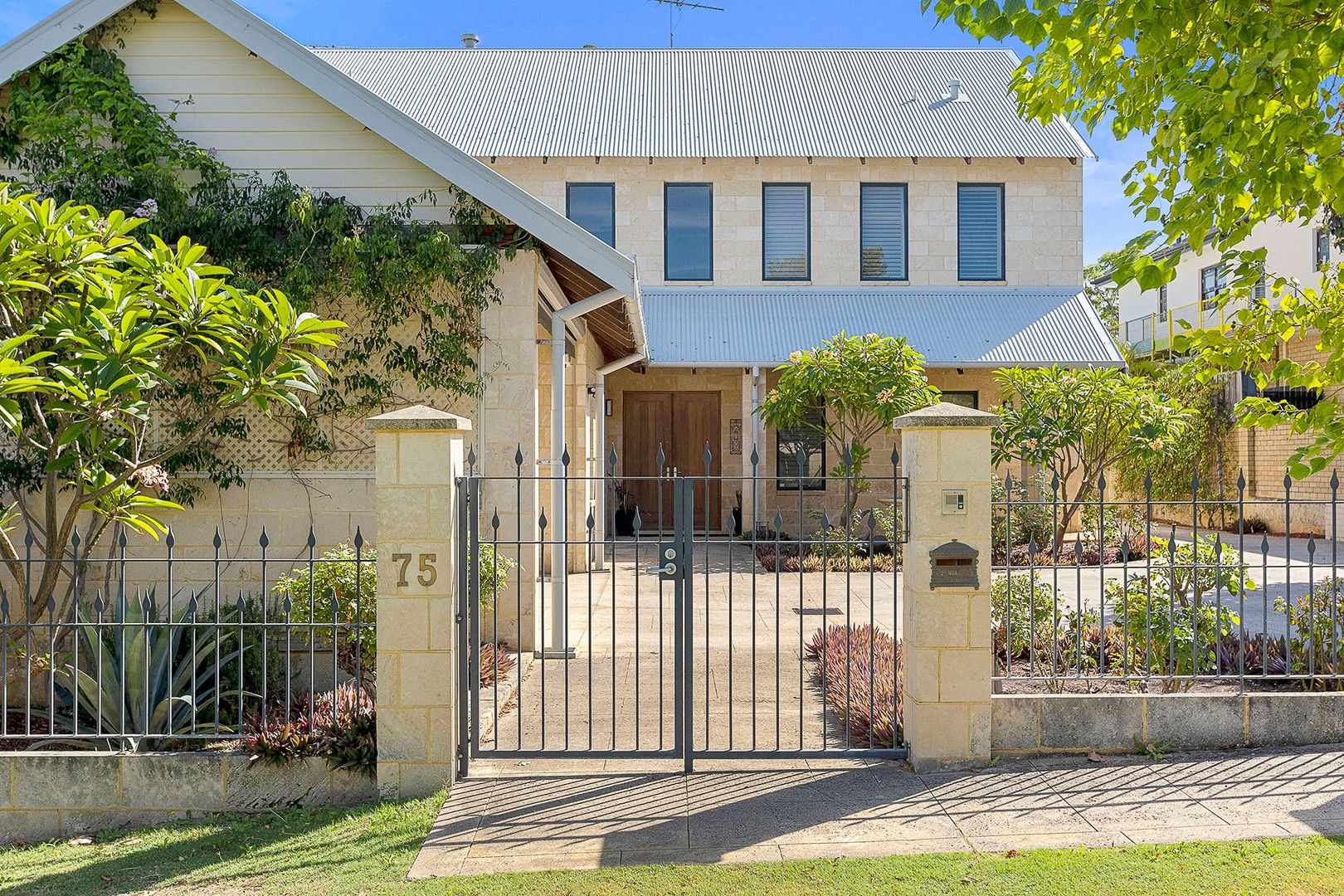 4 bedrooms House in 75 Viking Road DALKEITH WA, 6009