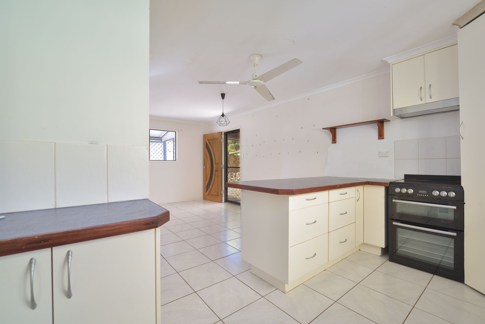 14 Flounder Crescent, Toolooa QLD 4680, Image 2